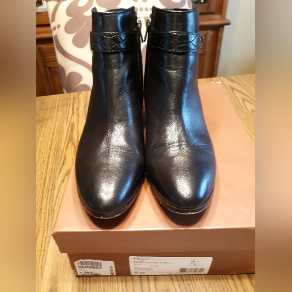 EUC Coach Patricia Leather Blk Booties 9M - Picture 3 of 16